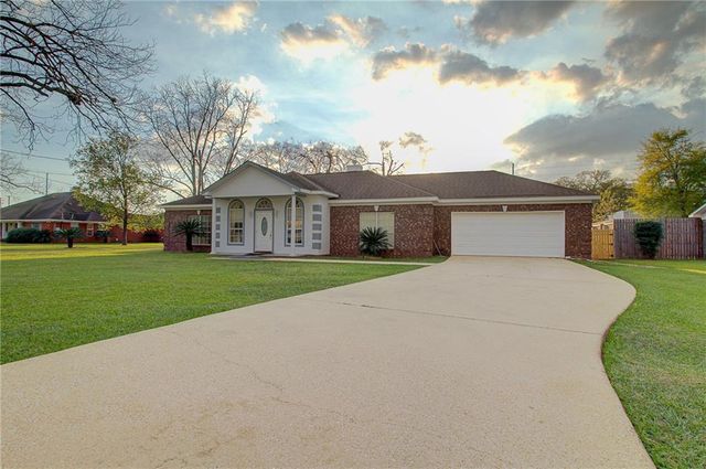 2360 Capital Drive, Mobile, AL 36695