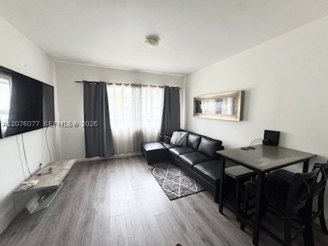 810 7th St 106, Miami Beach, FL 33139