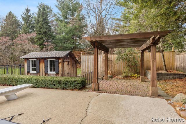 635 N Linden Street, Marshall, MI 49068