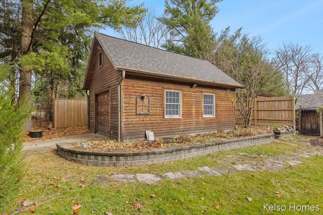 635 N Linden Street, Marshall, MI 49068