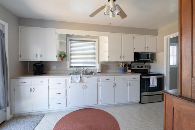 2137 Johnson STREET, La Crosse, WI 54601