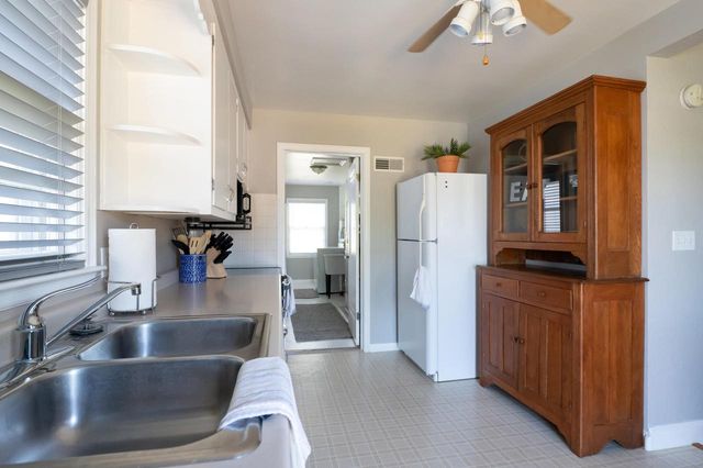 2137 Johnson STREET, La Crosse, WI 54601