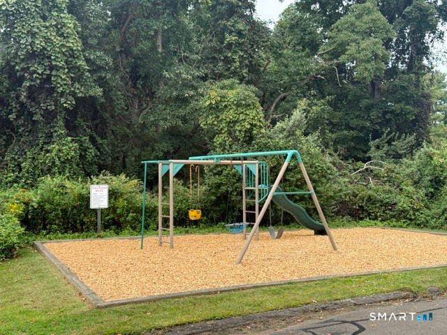 68 Foxbridge Village Road 68, Branford, CT 06405