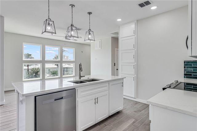 603 E Avenue G 203, Port Aransas, TX 78373