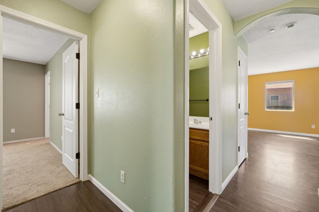 23 Tome Vista Drive, Los Lunas, NM 87031