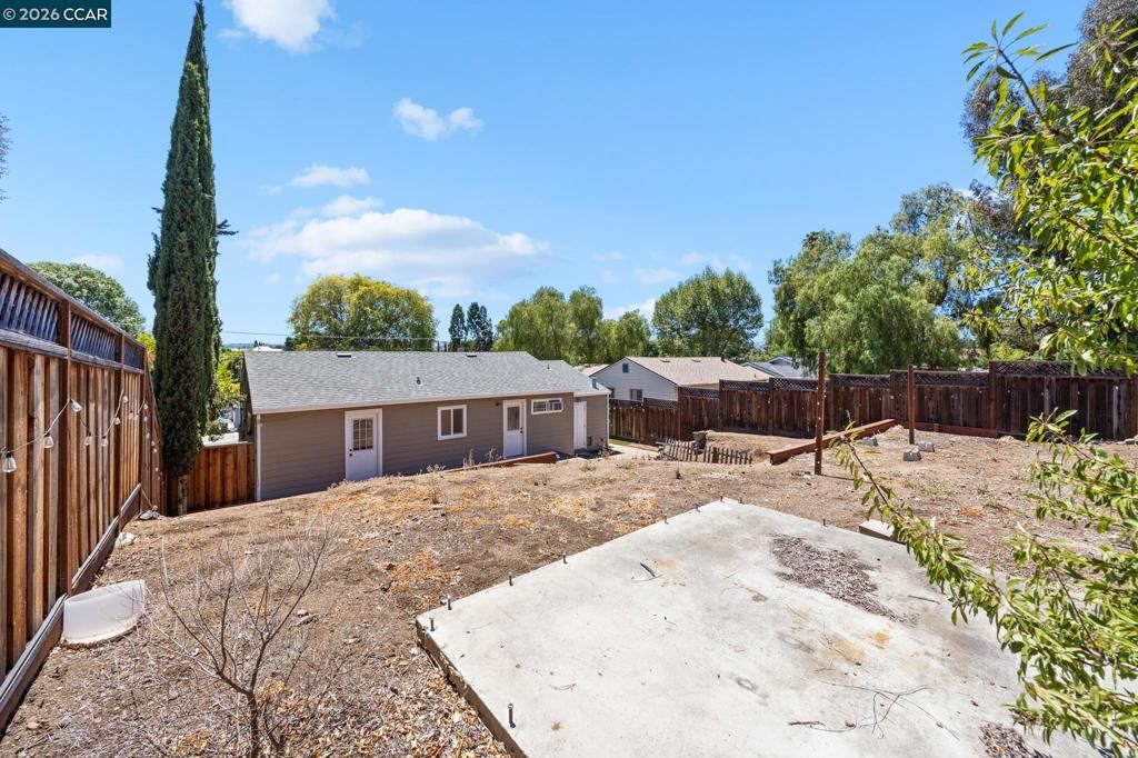 Image 10 of property listing at 2437 Hemlock Avenue, Concord, CA 94520