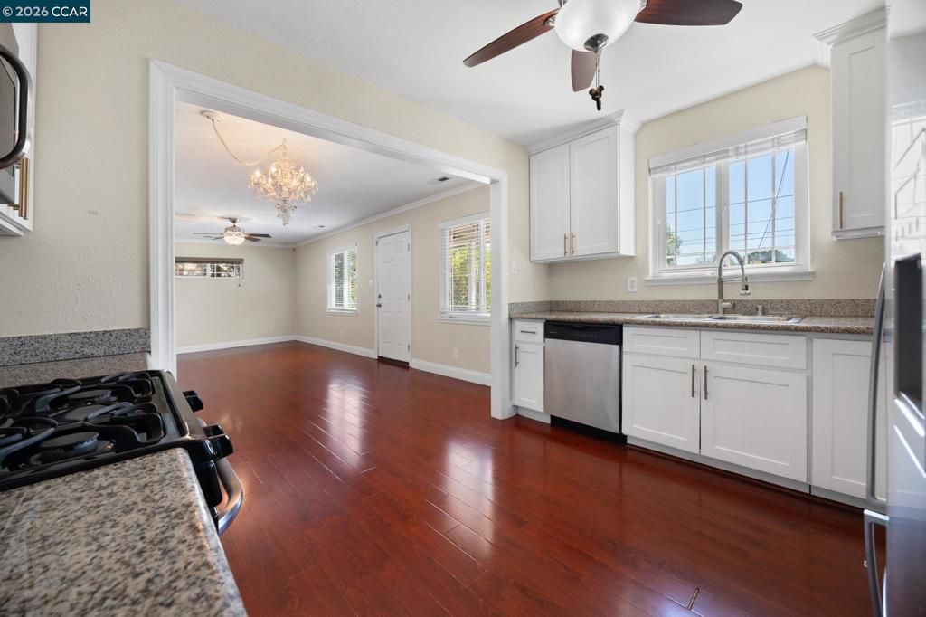 Image 16 of property listing at 2437 Hemlock Avenue, Concord, CA 94520