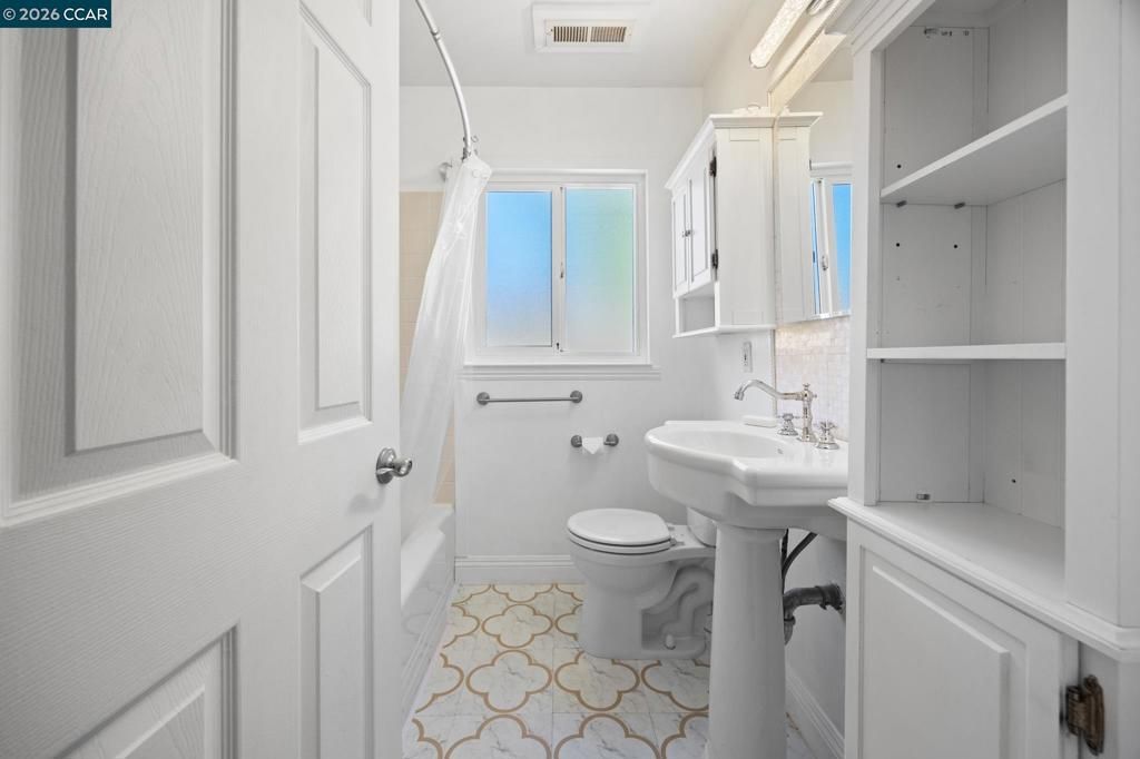 Image 22 of property listing at 2437 Hemlock Avenue, Concord, CA 94520