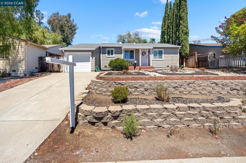 Image 3 of property listing at 2437 Hemlock Avenue, Concord, CA 94520