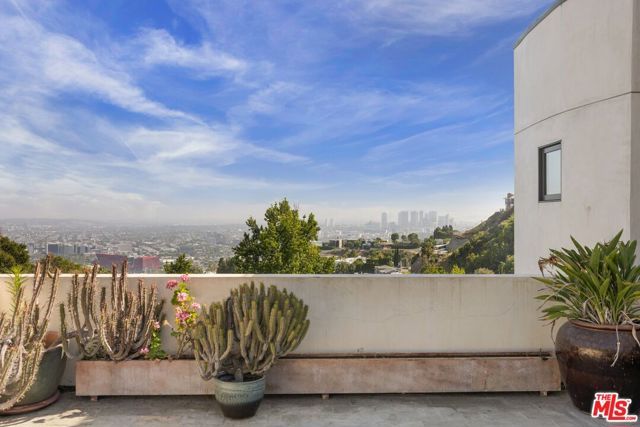 1573 Sunset Plaza Drive, Los Angeles, CA 90069
