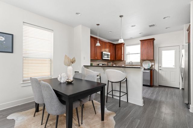 1601 Miriam Ave 210, Austin, TX 78702