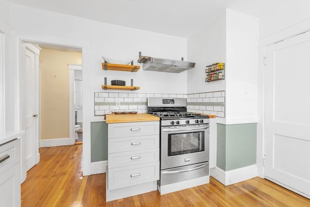 38 Guernsey Street 1, Boston, MA 02131