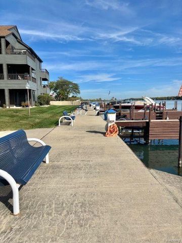 2465 Riverside Drive 212, Trenton, MI 48183