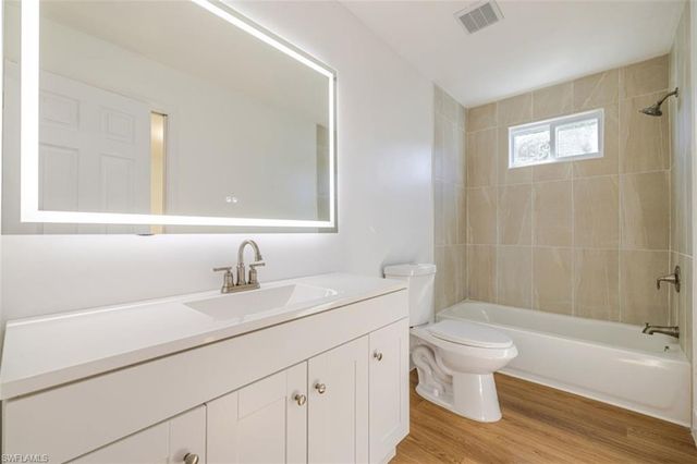 1337 N Alhambra CIR, Naples, FL 34103