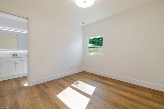 1337 N Alhambra CIR, Naples, FL 34103