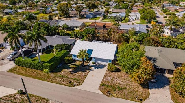 1337 N Alhambra CIR, Naples, FL 34103