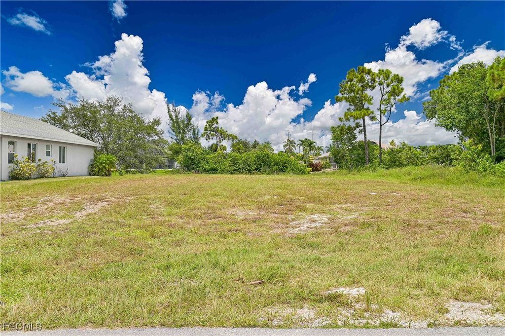 401 SE 14th ST, Cape Coral, FL 33990