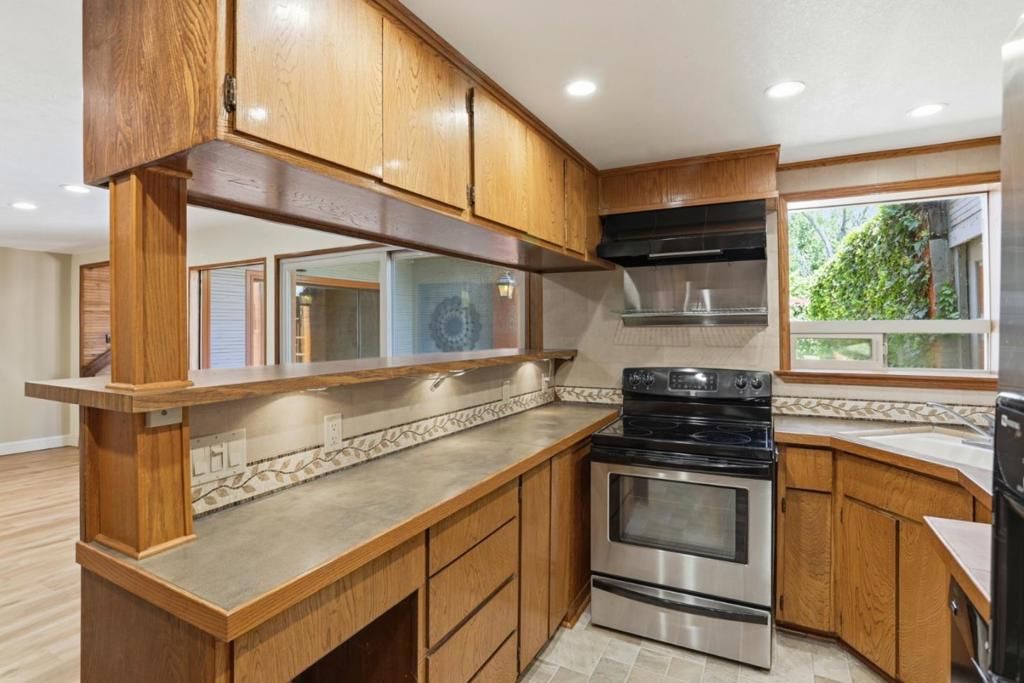 Image 8 of property listing at 528 Minnesota Avenue, San Jose, CA 95125