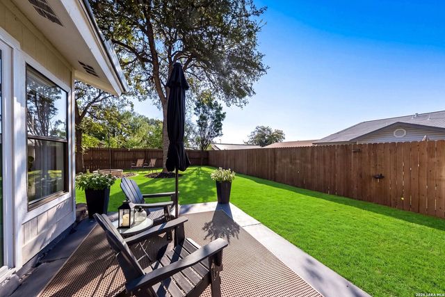 10406 Eagle Fox Dr, San Antonio, TX 78245