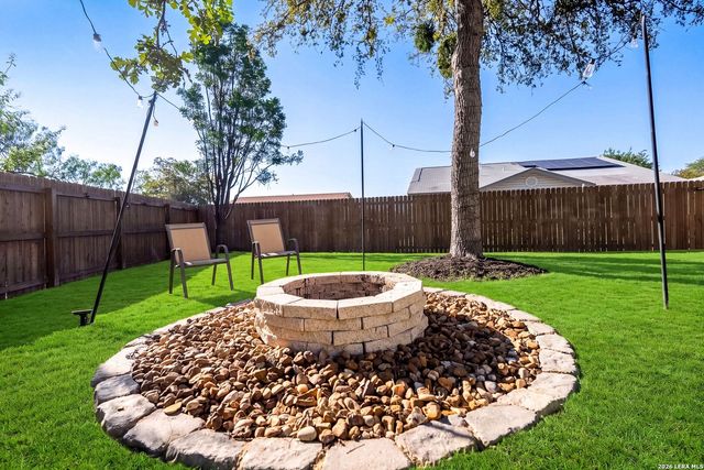 10406 Eagle Fox Dr, San Antonio, TX 78245