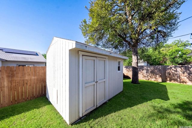 10406 Eagle Fox Dr, San Antonio, TX 78245