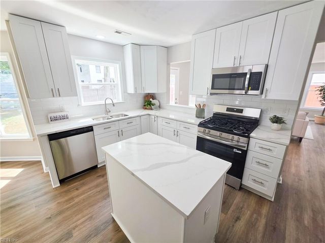 220 Upland DR, Hampton, VA 23666