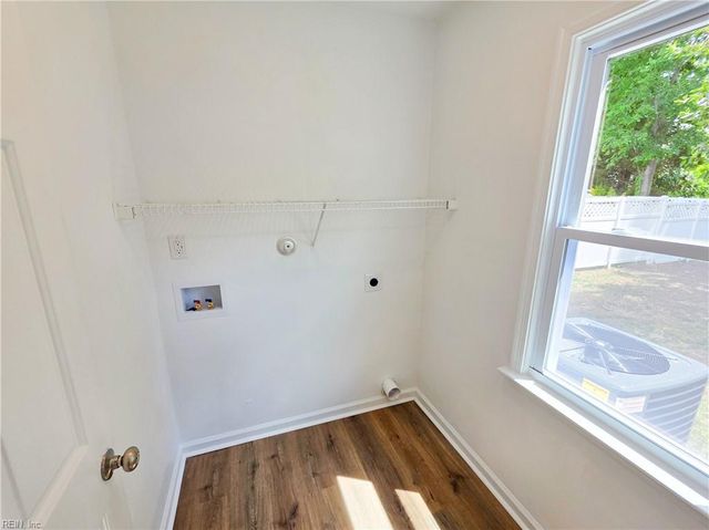 220 Upland DR, Hampton, VA 23666