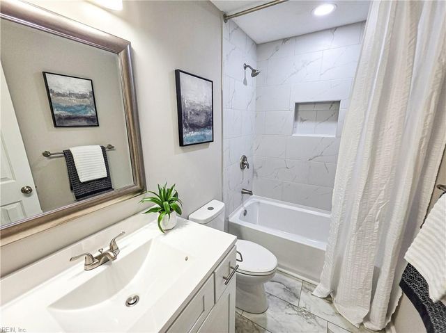 220 Upland DR, Hampton, VA 23666