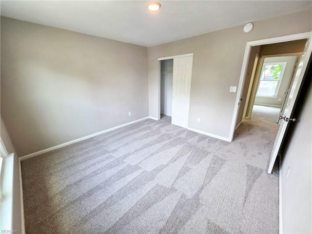220 Upland DR, Hampton, VA 23666