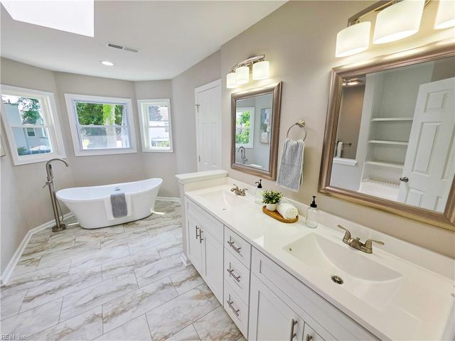 220 Upland DR, Hampton, VA 23666
