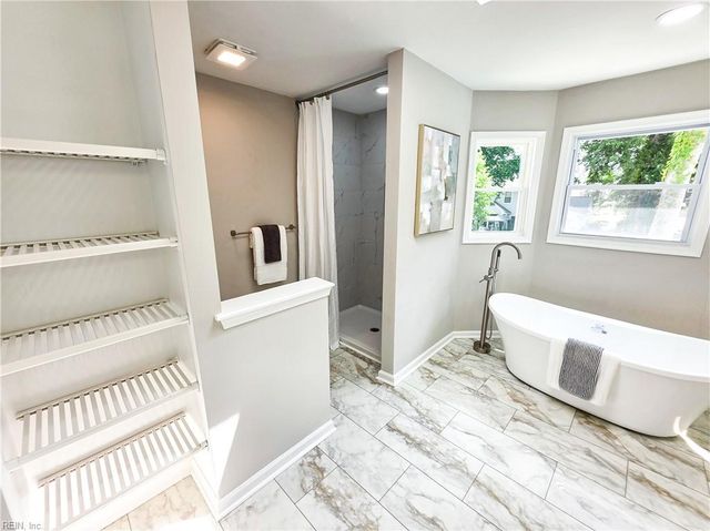 220 Upland DR, Hampton, VA 23666