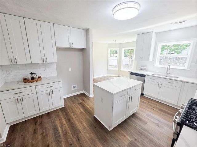 220 Upland DR, Hampton, VA 23666