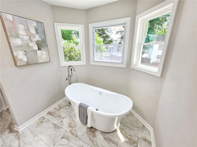 220 Upland DR, Hampton, VA 23666