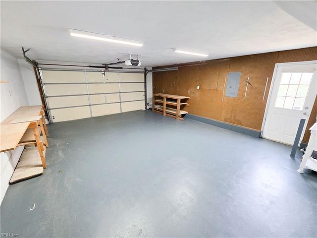 220 Upland DR, Hampton, VA 23666