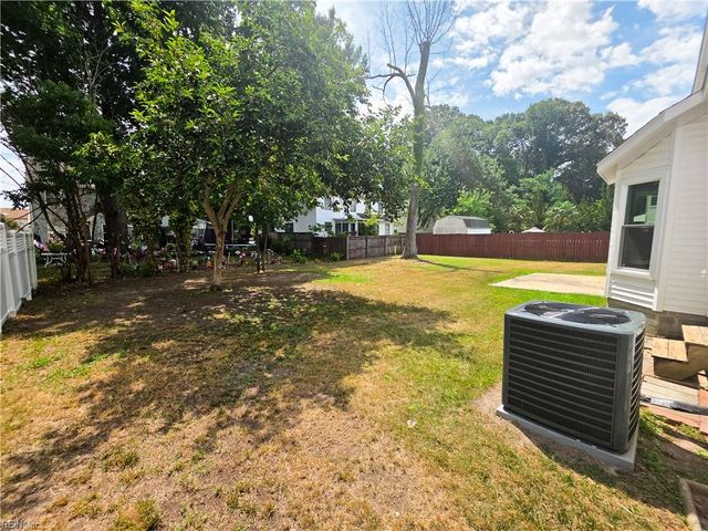 220 Upland DR, Hampton, VA 23666