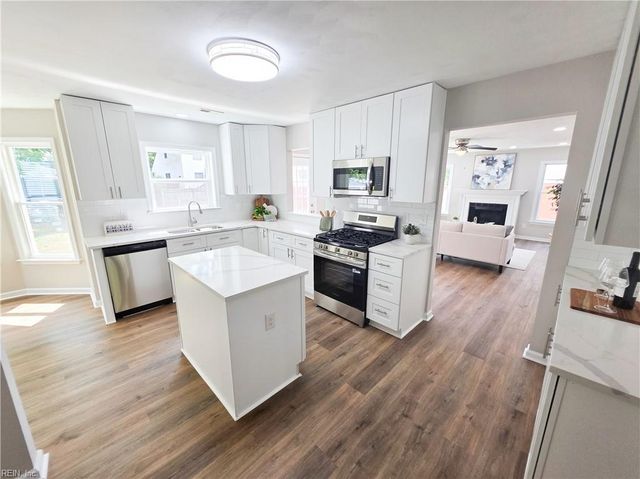 220 Upland DR, Hampton, VA 23666