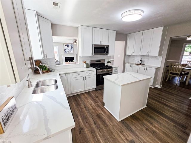 220 Upland DR, Hampton, VA 23666