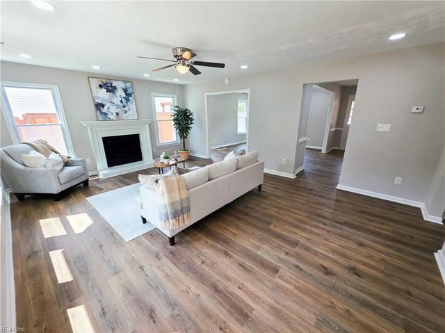 220 Upland DR, Hampton, VA 23666