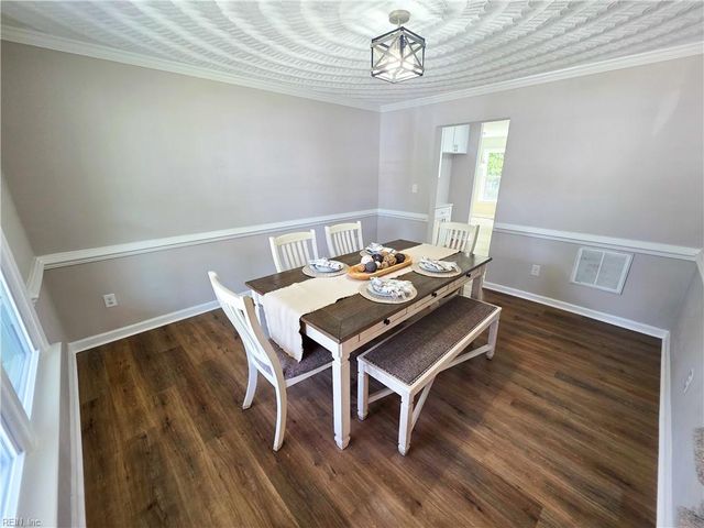 220 Upland DR, Hampton, VA 23666