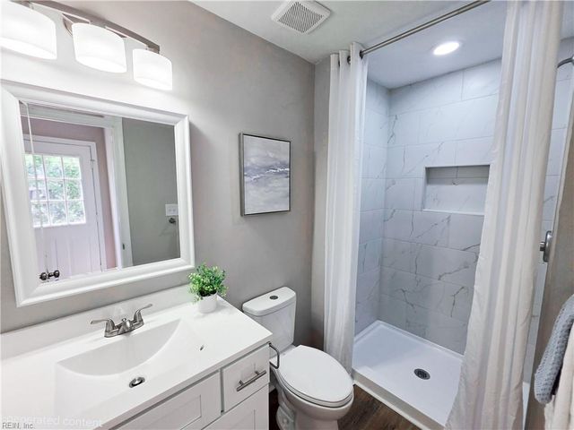 220 Upland DR, Hampton, VA 23666