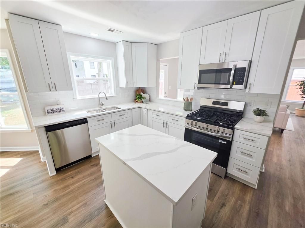 220 Upland DR, Hampton, VA 23666