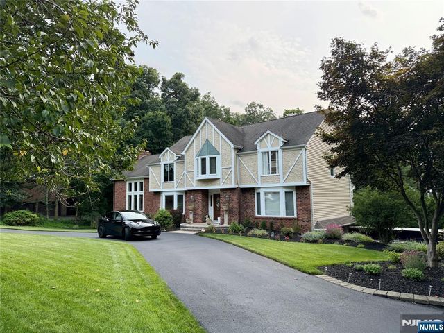92 Cheyenne Way, Wayne, NJ 07470
