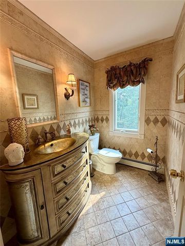 92 Cheyenne Way, Wayne, NJ 07470