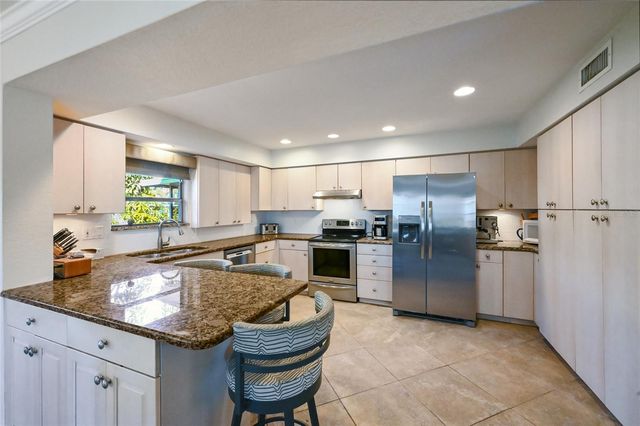 535 SUTTON PLACE, Longboat Key, FL 34228
