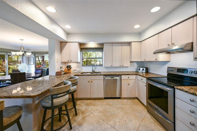 535 SUTTON PLACE, Longboat Key, FL 34228