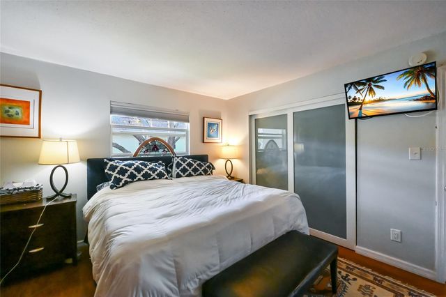 535 SUTTON PLACE, Longboat Key, FL 34228