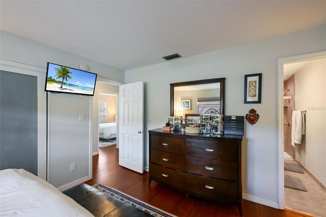 535 SUTTON PLACE, Longboat Key, FL 34228