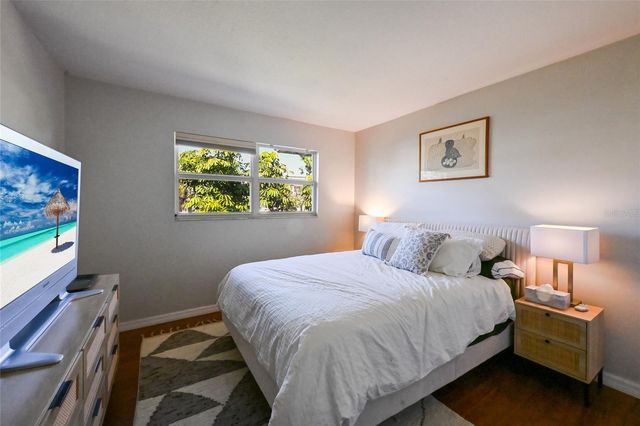 535 SUTTON PLACE, Longboat Key, FL 34228