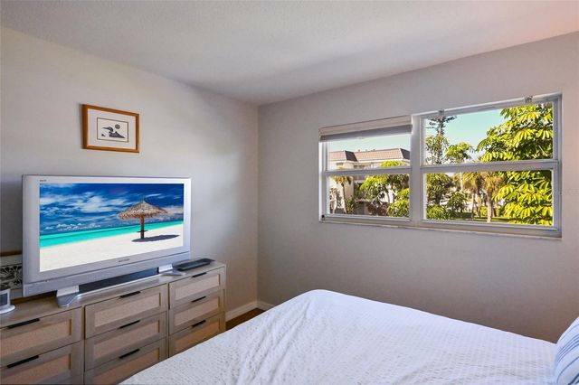 535 SUTTON PLACE, Longboat Key, FL 34228