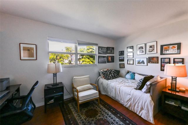 535 SUTTON PLACE, Longboat Key, FL 34228